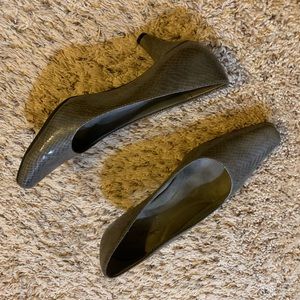 Aerosoles gray pumps